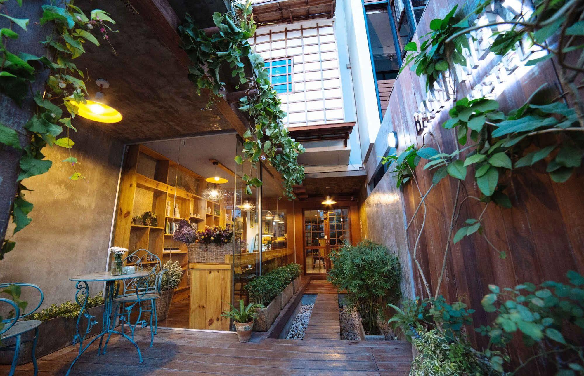 Baan Mek Hostel Чиангмай Екстериор снимка